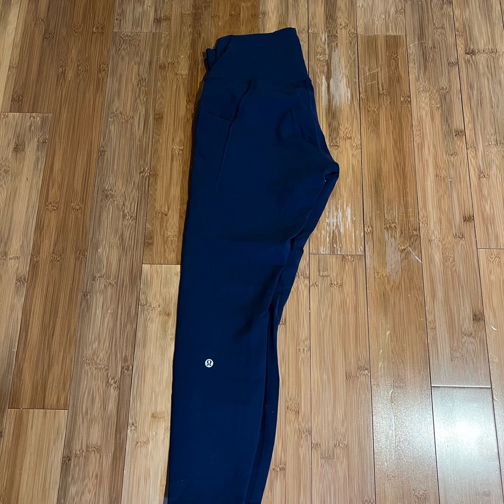 Lululemon 7/8 length leggings with side pockets